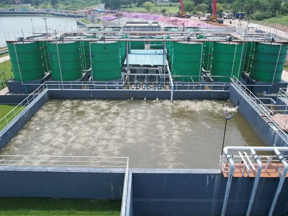 Aerated biological reactor with diffused air in an SBS treatment plant