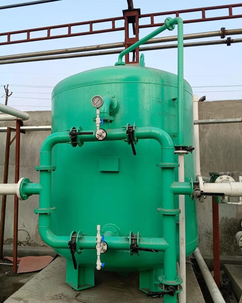 Pressure filter with face piping and gauges