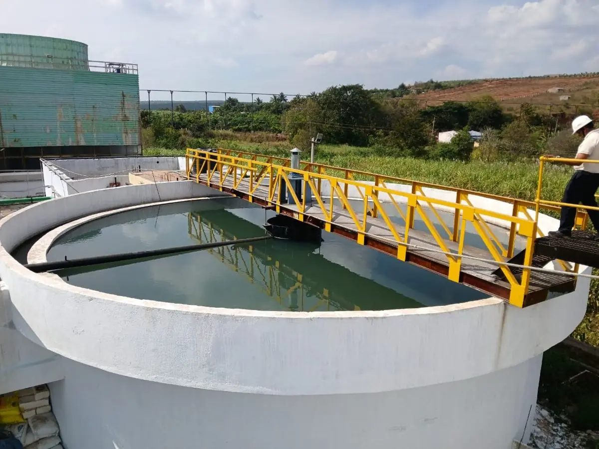 Circular clarifier with scraper bridge treating raw water